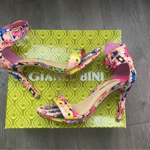Floral Gianni Bini Heels💐